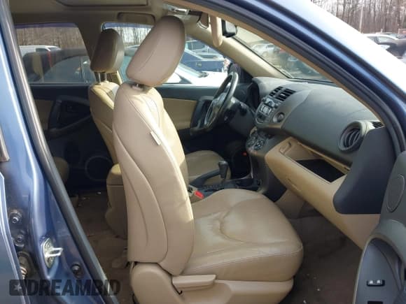 ✅ 2011 Toyota RAV4 Limited • VIN: 2T3DF4DV3BW132651 • Lot: 43819656. Listed on IAAI with 105,662 mi. Free auction sales archive from the USA and detailed vehicle history report at DreamBid. Image 5.