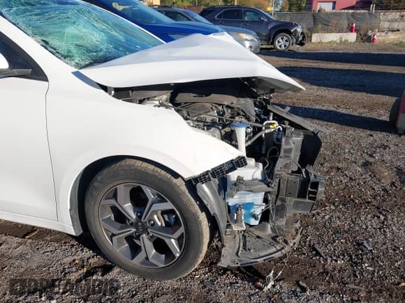 ✅ 2021 Kia Forte LXS • VIN: 3KPF24AD2ME276996 • Lot: 43532075. Wystawiony na IAAI z przebiegiem 46 468 mil. Bezpłatny archiwum sprzedaży aukcyjnych z USA i szczegółowy raport historii pojazdu na DreamBid. Zdjęcie 6.