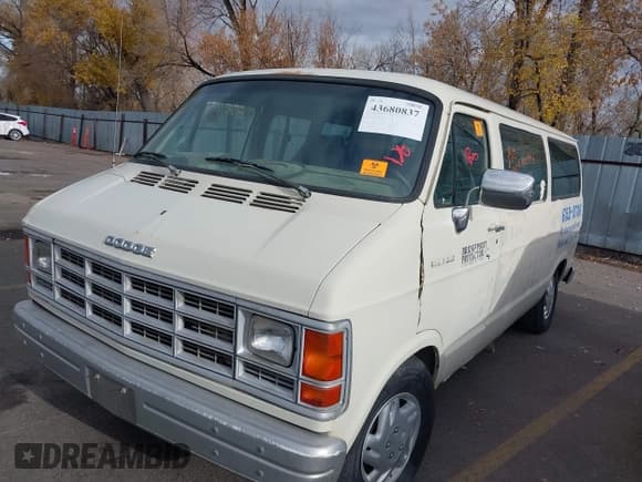 ✅ 1992 Dodge Passenger • VIN: 2B4HB25Y1NK166196 • Lot: 43680837. Listed on IAAI with 124,492 mi. Free auction sales archive from the USA and detailed vehicle history report at DreamBid. Image 2.