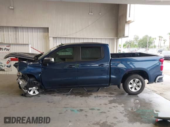 2022 Chevrolet Silverado 1500 LT z VIN 3GCPWCED5NG124441, wystawiony jako IAAI lot #43349948 z przebiegiem 76 262 mil mil oraz . Historia ofert i sprzedaży dostępna na DreamBid. Obrazek 13.