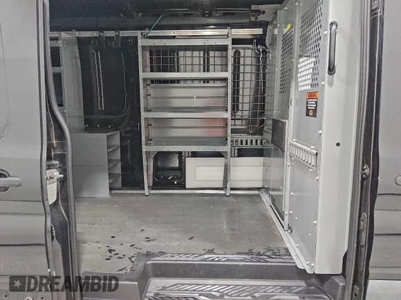 ✅ 2015 Ford Transit Cargo • VIN: 1FTYR2CM2FKA84225 • Lot: 89481045. Wystawiony na Copart z przebiegiem 189 542 mil. Bezpłatny archiwum sprzedaży aukcyjnych z USA i szczegółowy raport historii pojazdu na DreamBid. Zdjęcie 11.