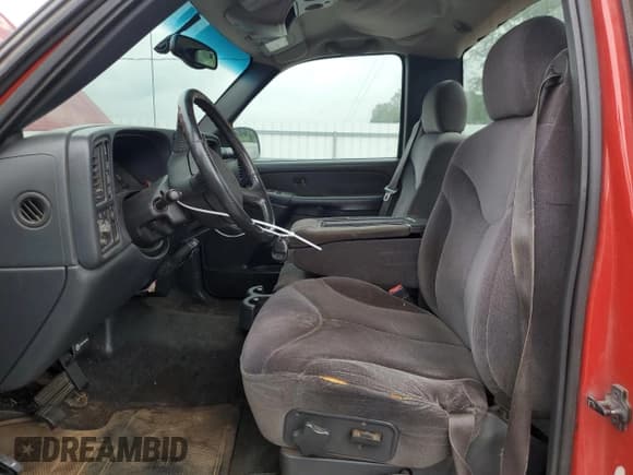 ✅ 2001 GMC Sierra 2500HD • VIN: 1GTHK24161E324778 • Lot: 84440375. Wystawiony na Copart z przebiegiem 274 223 mil. Bezpłatny archiwum sprzedaży aukcyjnych z USA i szczegółowy raport historii pojazdu na DreamBid. Zdjęcie 7.