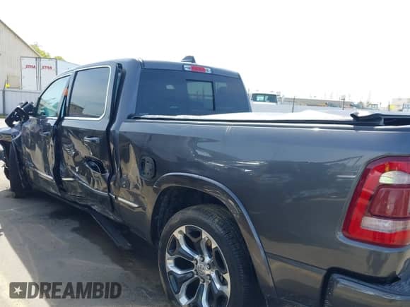 2020 Ram 1500 Limited z VIN 1C6SRFPT1LN419488, wystawiony jako IAAI lot #41847838 z przebiegiem 39 836 mil mil oraz . Historia ofert i sprzedaży dostępna na DreamBid. Obrazek 13.