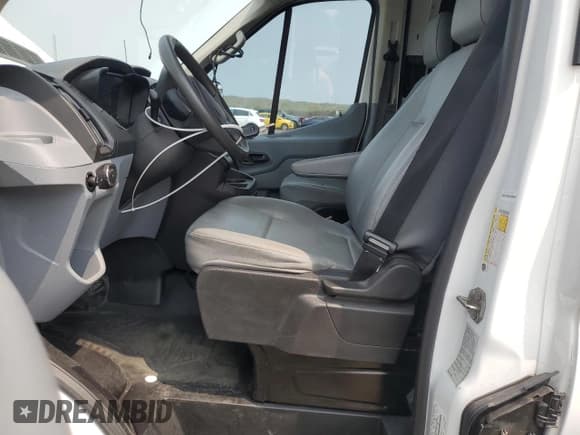 ✅ 2019 Ford Transit • VIN: 1FTYE1CM1KKA53998 • Lot: 63350835. Wystawiony na Copart z przebiegiem 198 493 mil. Bezpłatny archiwum sprzedaży aukcyjnych z USA i szczegółowy raport historii pojazdu na DreamBid. Zdjęcie 7.