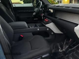 ✅ 2023 Land Rover Defender • VIN: SALEK7EX3P2143434 • Lot: 91208035. Wystawiony na Copart z przebiegiem 17 462 mil. Bezpłatny archiwum sprzedaży aukcyjnych z USA i szczegółowy raport historii pojazdu na DreamBid. Zdjęcie 5.