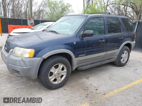 ✅ 2002 Ford Escape XLT Choice • VIN: 1FMYU03122KB98126 • Lot: 41931702. Listed on IAAI with 225,401 mi. Free auction sales archive from the USA and detailed vehicle history report at DreamBid. Image 2.