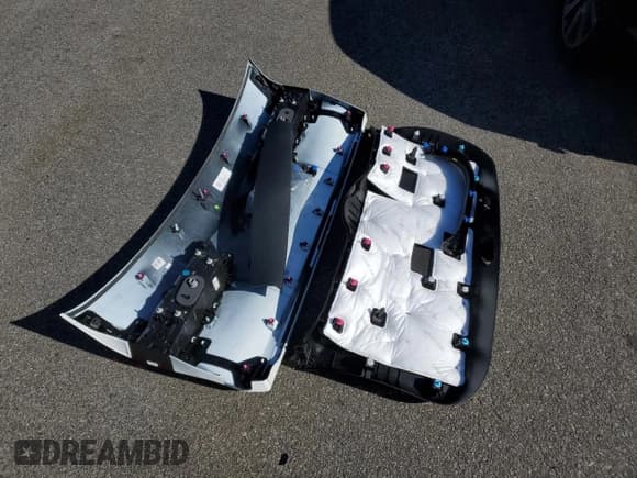 ✅ 2025 Genesis GV70 2.5T • VIN: KMUMADTB6SU221923 • Lot: 52505625. Listed on Copart with 171 mi. Free auction sales archive from the USA and detailed vehicle history report at DreamBid. Image 13.