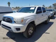 ✅ 2015 Toyota Tacoma PreRunner • VIN: 5TFJX4GN2FX040198 • Lot: 42614220. Wystawiony na IAAI z przebiegiem 113 372 mil. Bezpłatny archiwum sprzedaży aukcyjnych z USA i szczegółowy raport historii pojazdu na DreamBid. Zdjęcie 2.