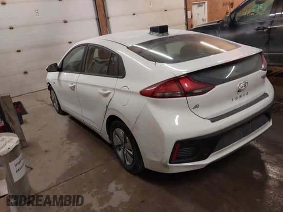 ✅ 2017 Hyundai Ioniq Blue • VIN: KMHC65LC8HU031317 • Lot: 41417212. Wystawiony na IAAI z przebiegiem 119 503 mil. Bezpłatny archiwum sprzedaży aukcyjnych z USA i szczegółowy raport historii pojazdu na DreamBid. Zdjęcie 3.