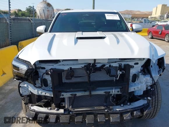 ✅ 2025 Toyota Tacoma SR • VIN: 3TYLB5JN7ST067889 • Лот: 42444254. Опубликован ранее на IAAI с пробегом 5 786 миль. Бесплатный доступ к архиву аукционных продаж из США и подробный отчёт об истории автомобиля на DreamBid. Изображение 13.