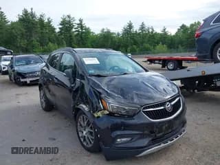 ✅ 2018 Buick Encore Sport Touring • VIN: KL4CJ2SB5JB612778 • Lot: 42596610. Wystawiony na IAAI z przebiegiem 92 467 mil. Bezpłatny archiwum sprzedaży aukcyjnych z USA i szczegółowy raport historii pojazdu na DreamBid. Zdjęcie 1.