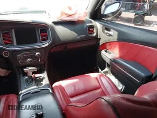 ✅ 2016 Dodge Charger SXT • VIN: 2C3CDXJG0GH140968 • Lot: 39987745. Wystawiony na IAAI z przebiegiem 121 656 mil. Bezpłatny archiwum sprzedaży aukcyjnych z USA i szczegółowy raport historii pojazdu na DreamBid. Zdjęcie 5.