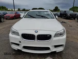 ✅ 2016 BMW M5 • VIN: WBSFV9C52GG343300 • Lot: 49419563. Wystawiony na Copart z przebiegiem 39 217 mil. Bezpłatny archiwum sprzedaży aukcyjnych z USA i szczegółowy raport historii pojazdu na DreamBid. Zdjęcie 5.