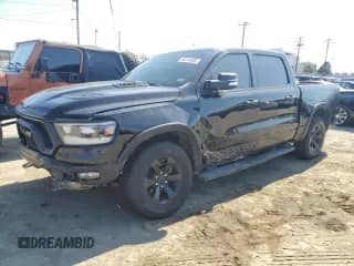 2020 Ram 1500 Rebel z VIN 1C6SRFLT0LN265734, wystawiony jako Copart lot #68314085 z przebiegiem 62 838 mil mil oraz Szkoda całkowita • Salvage title. Historia ofert i sprzedaży dostępna na DreamBid. Obrazek 1.