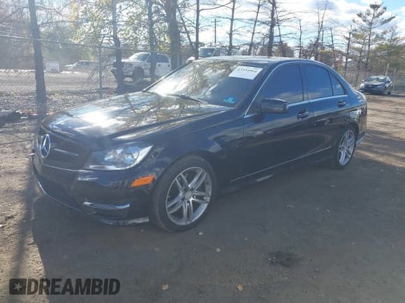 ✅ 2013 Mercedes-Benz C 300 Luxury • VIN: WDDGF8AB3DR293010 • Lot: 43534964. Wystawiony na IAAI z przebiegiem 71 040 mil. Bezpłatny archiwum sprzedaży aukcyjnych z USA i szczegółowy raport historii pojazdu na DreamBid. Zdjęcie 2.