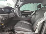 ✅ 2023 Jeep Wagoneer Series II • VIN: 1C4SJVBPXPS514854 • Lot: 71676435. Wystawiony na Copart z przebiegiem Nie podano. Bezpłatny archiwum sprzedaży aukcyjnych z USA i szczegółowy raport historii pojazdu na DreamBid. Zdjęcie 7.