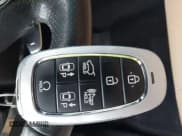 ✅ 2021 Hyundai Santa Fe Calligraphy • VIN: 5NMS5DAL8MH364084 • Lot: 43275810. Wystawiony na IAAI z przebiegiem 38 209 mil. Bezpłatny archiwum sprzedaży aukcyjnych z USA i szczegółowy raport historii pojazdu na DreamBid. Zdjęcie 11.