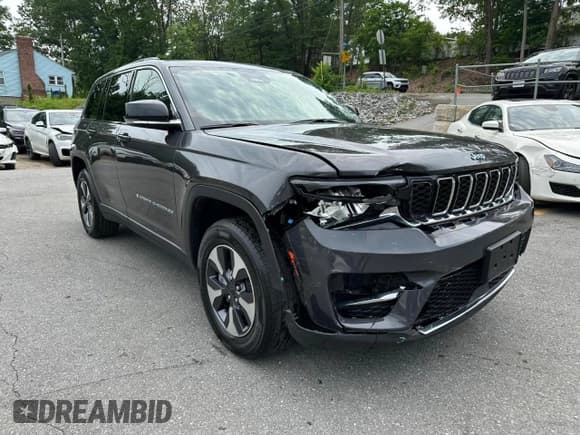 ✅ 2024 Jeep Grand Cherokee • VIN: 1C4RJYB62RC142608 • Lot: 60274445. Listed on Copart with 43,564 mi. Free auction sales archive from the USA and detailed vehicle history report at DreamBid. Image 4.