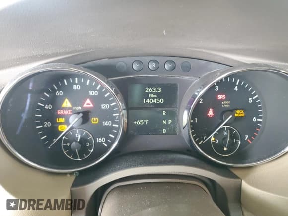 ✅ 2010 Mercedes-Benz R 350 • VIN: 4JGCB6FE4AA111042 • Lot: 51000685. Wystawiony na Copart z przebiegiem 140 450 mil. Bezpłatny archiwum sprzedaży aukcyjnych z USA i szczegółowy raport historii pojazdu na DreamBid. Zdjęcie 9.