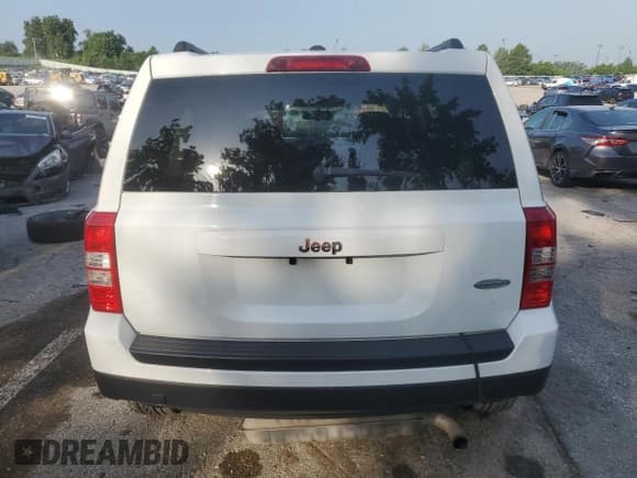✅ 2016 Jeep Patriot Latitude • VIN: 1C4NJPFAXGD794486 • Lot: 65077225. Wystawiony na Copart z przebiegiem 99 797 mil. Bezpłatny archiwum sprzedaży aukcyjnych z USA i szczegółowy raport historii pojazdu na DreamBid. Zdjęcie 6.