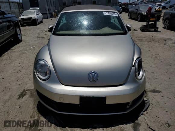 ✅ 2014 Volkswagen Beetle 1.8T • VIN: 3VW517AT9EM820812 • Лот: 61730685. Опубликован ранее на Copart с пробегом 85 571 миль. Бесплатный доступ к архиву аукционных продаж из США и подробный отчёт об истории автомобиля на DreamBid. Изображение 5.