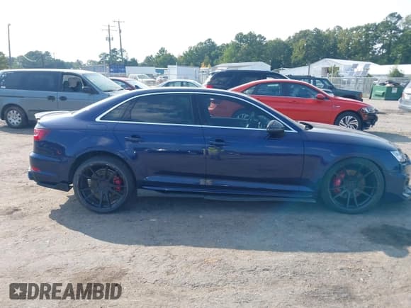 ✅ 2018 Audi S4 Premium Plus • VIN: WAUB4AF41JA057409 • Lot: 43087244. Wystawiony na IAAI z przebiegiem 82 791 mil. Bezpłatny archiwum sprzedaży aukcyjnych z USA i szczegółowy raport historii pojazdu na DreamBid. Zdjęcie 13.