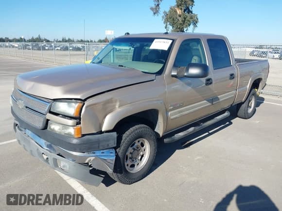 ✅ 2005 Chevrolet Silverado 2500HD LT • VIN: 1GCHK23215F881768 • Lot: 43517833. Listed on IAAI with 232,626 mi. Free auction sales archive from the USA and detailed vehicle history report at DreamBid. Image 2.
