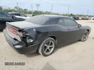 2010 Dodge Challenger SE z VIN 2B3CJ4DV1AH190039, wystawiony jako Copart lot #76361104 z przebiegiem 96 584 mil mil oraz Szkoda całkowita • Salvage title. Historia ofert i sprzedaży dostępna na DreamBid. Obrazek 3.