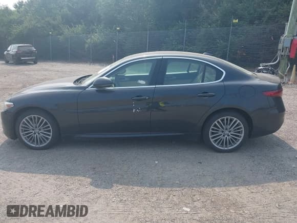 ✅ 2017 Alfa Romeo Giulia Ti • VIN: ZARFAEEN5H7537108 • Лот: 42942458. Опубликован ранее на IAAI с пробегом Не указан. Бесплатный доступ к архиву аукционных продаж из США и подробный отчёт об истории автомобиля на DreamBid. Изображение 15.