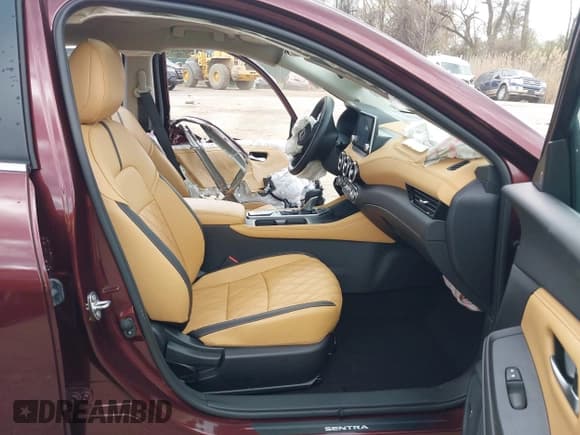 ✅ 2024 Nissan Sentra SV • VIN: 3N1AB8CV1RY353597 • Lot: 41923719. Listed on IAAI with 2,852 mi. Free auction sales archive from the USA and detailed vehicle history report at DreamBid. Image 5.