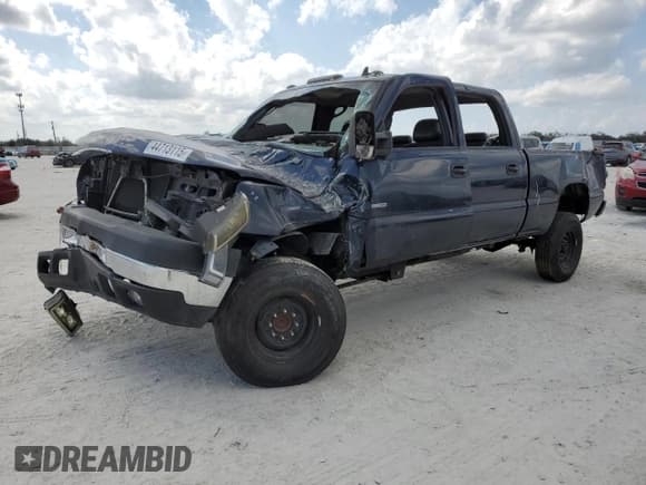 ✅ 2006 Chevrolet Silverado 2500HD LT1 • VIN: 1GCHC23D16F185881 • Lot: 44713115. Wystawiony na Copart z przebiegiem Nie podano. Bezpłatny archiwum sprzedaży aukcyjnych z USA i szczegółowy raport historii pojazdu na DreamBid. Zdjęcie 1.
