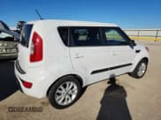 ✅ 2013 Kia Soul + • VIN: KNDJT2A66D7590521 • Lot: 90859805. Wystawiony na Copart z przebiegiem 127 575 mil. Bezpłatny archiwum sprzedaży aukcyjnych z USA i szczegółowy raport historii pojazdu na DreamBid. Zdjęcie 3.