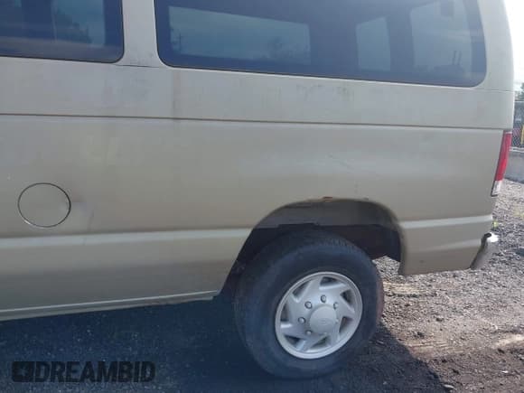 ✅ 2007 Ford Econoline Passenger XL • VIN: 1FBNE31L07DA62510 • Лот: 42576856. Опубликован ранее на IAAI с пробегом 231 376 миль. Бесплатный доступ к архиву аукционных продаж из США и подробный отчёт об истории автомобиля на DreamBid. Изображение 6.