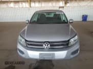 ✅ 2013 Volkswagen Tiguan S • VIN: WVGAV3AX8DW576243 • Лот: 62882635. Опубликован ранее на Copart с пробегом 115 113 миль. Бесплатный доступ к архиву аукционных продаж из США и подробный отчёт об истории автомобиля на DreamBid. Изображение 5.