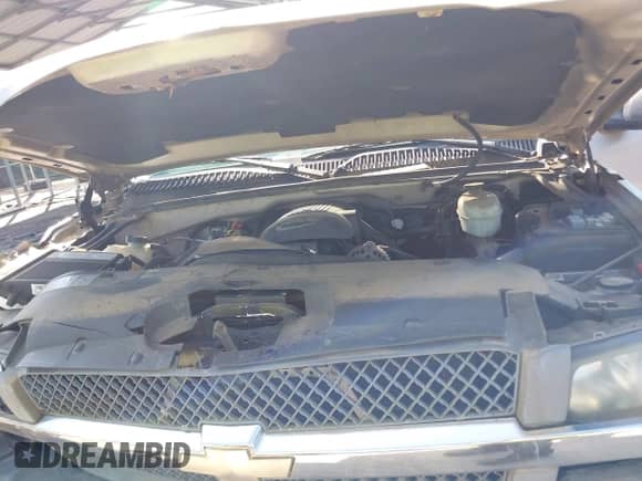 2004 Chevrolet Silverado 1500 Work Truck z VIN 1GCEC14V74Z281238, wystawiony jako IAAI lot #42537318 z przebiegiem 119 429 mil mil oraz . Historia ofert i sprzedaży dostępna na DreamBid. Obrazek 10.