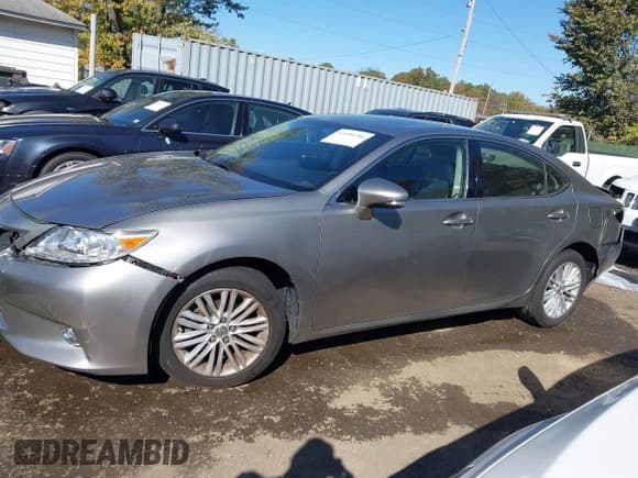 ✅ 2015 Lexus ES 330 • VIN: JTHBK1GG0F2173394 • Lot: 43490280. Listed on IAAI with 90,766 mi. Free auction sales archive from the USA and detailed vehicle history report at DreamBid. Image 14.