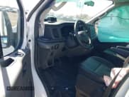 ✅ 2024 Ford Transit Passenger XL • VIN: 1FBAX2X85RKA46890 • Lot: 41648977. Wystawiony na IAAI z przebiegiem 20 637 mil. Bezpłatny archiwum sprzedaży aukcyjnych z USA i szczegółowy raport historii pojazdu na DreamBid. Zdjęcie 5.