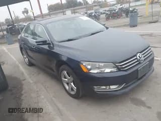 ✅ 2015 Volkswagen Passat S • VIN: 1VWAT7A36FC086898 • Lot: 43900114. Wystawiony na IAAI z przebiegiem 158 124 mil. Bezpłatny archiwum sprzedaży aukcyjnych z USA i szczegółowy raport historii pojazdu na DreamBid. Zdjęcie 1.