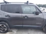 ✅ 2018 Jeep Renegade Upland • VIN: ZACCJBAB4JPH74608 • Lot: 43488294. Wystawiony na IAAI z przebiegiem 77 556 mil. Bezpłatny archiwum sprzedaży aukcyjnych z USA i szczegółowy raport historii pojazdu na DreamBid. Zdjęcie 13.