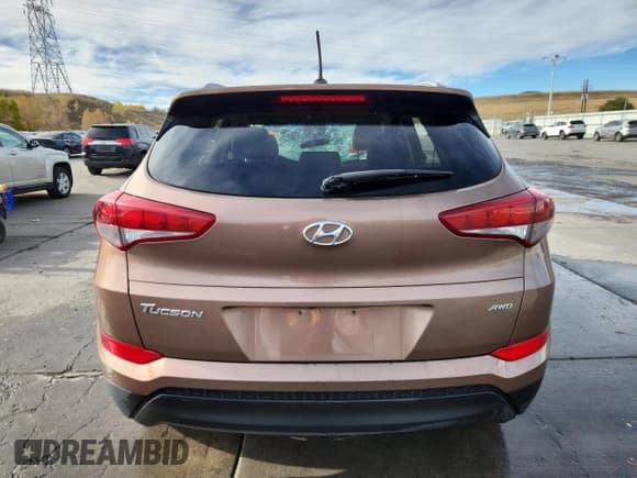 ✅ 2017 Hyundai Tucson SE • VIN: KM8J3CA45HU276205 • Лот: 87124935. Опубликован ранее на Copart с пробегом Не указан. Бесплатный доступ к архиву аукционных продаж из США и подробный отчёт об истории автомобиля на DreamBid. Изображение 6.
