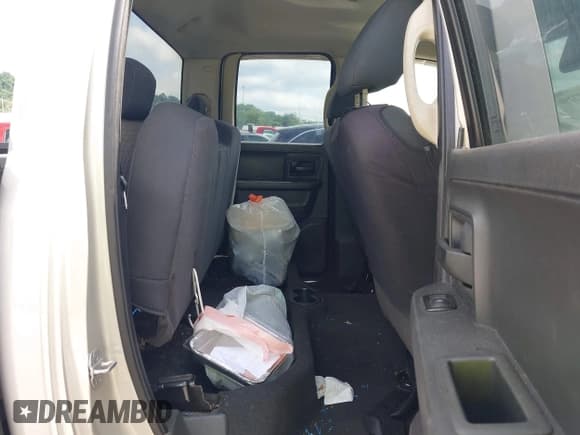 ✅ 2010 Dodge 1500 ST • VIN: 1D7RV1GP0AS257043 • Lot: 42773298. Wystawiony na IAAI z przebiegiem 204 695 mil. Bezpłatny archiwum sprzedaży aukcyjnych z USA i szczegółowy raport historii pojazdu na DreamBid. Zdjęcie 8.