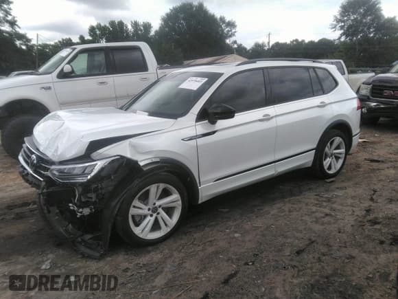 ✅ 2024 Volkswagen Tiguan SE R-Line Black • VIN: 3VVCB7AX3RM077940 • Lot: 42970403. Listed on IAAI with 9,018 mi. Free auction sales archive from the USA and detailed vehicle history report at DreamBid. Image 17.