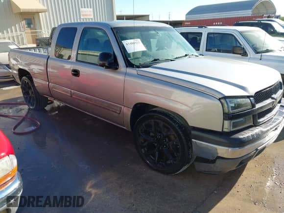 2004 Chevrolet Silverado 1500 LS with VIN 2GCEC19V541238647, listed as a IAAI auction lot 43480927 with 223,567 mi miles and . Bid and sale history available at DreamBid. Image 1.
