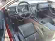 1984 Chevrolet Corvette z VIN 1G1AY0781E5126928, wystawiony jako Copart lot #46899775 z przebiegiem 110 604 mil mil oraz Czysty tytuł • Clean title. Historia ofert i sprzedaży dostępna na DreamBid. Obrazek 8.