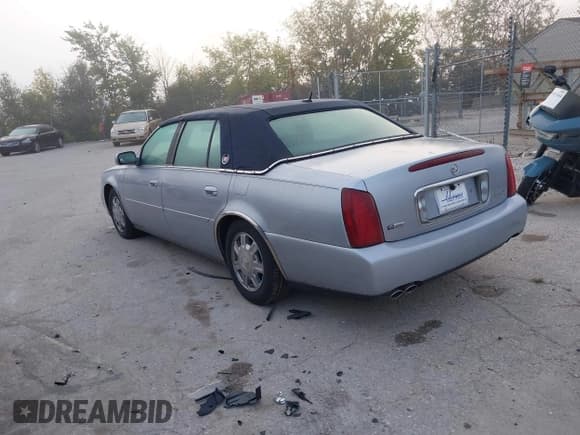 ✅ 2005 Cadillac DeVille • VIN: 1G6KD54Y05U258161 • Lot: 43205077. Wystawiony na IAAI z przebiegiem 137 759 mil. Bezpłatny archiwum sprzedaży aukcyjnych z USA i szczegółowy raport historii pojazdu na DreamBid. Zdjęcie 3.