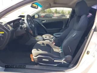 ✅ 2012 Hyundai Genesis Coupe 2.0T • VIN: KMHHT6KD2CU065955 • Lot: 42615892. Wystawiony na IAAI z przebiegiem 122 215 mil. Bezpłatny archiwum sprzedaży aukcyjnych z USA i szczegółowy raport historii pojazdu na DreamBid. Zdjęcie 5.