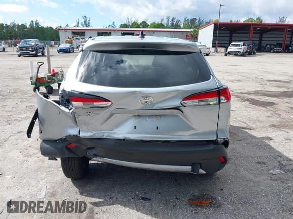 ✅ 2025 Toyota Corolla Cross L • VIN: 7MUAAAAG1SV122181 • Lot: 43226431. Listed on IAAI with 5,179 mi. Free auction sales archive from the USA and detailed vehicle history report at DreamBid. Image 16.