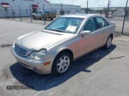 ✅ 2001 Mercedes-Benz C 230/260/280/320 • VIN: WDBRF64J81F096100 • Lot: 43096535. Wystawiony na IAAI z przebiegiem 80 917 mil. Bezpłatny archiwum sprzedaży aukcyjnych z USA i szczegółowy raport historii pojazdu na DreamBid. Zdjęcie 2.