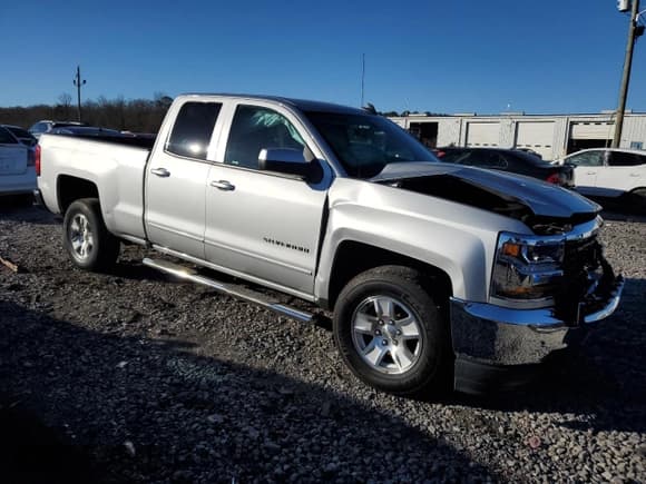 ✅ 2019 Chevrolet Silverado 1500 LT • VIN: 2GCRCPEC3K1146913 • Lot: 57271044. Wystawiony na Copart z przebiegiem Nie podano. Bezpłatny archiwum sprzedaży aukcyjnych z USA i szczegółowy raport historii pojazdu na DreamBid. Zdjęcie 4.