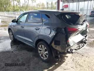 2019 Hyundai Tucson SE z VIN KM8J23A45KU910414, wystawiony jako IAAI lot #43338449 z przebiegiem 141 386 mil mil oraz . Historia ofert i sprzedaży dostępna na DreamBid. Obrazek 3.